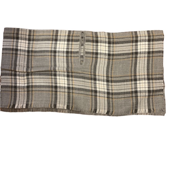 Bloomingdales Reversible poncho scarf - Picture 2 of 4